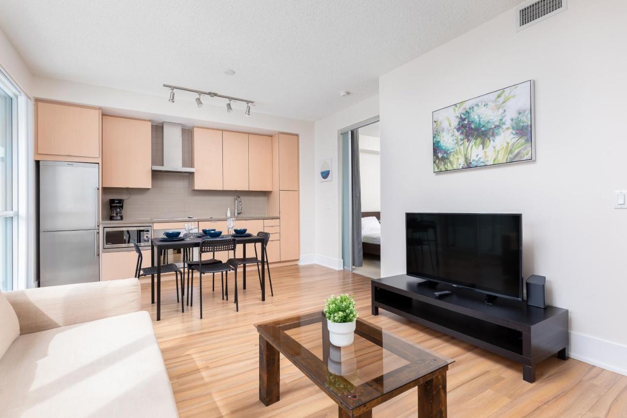 Across From The Cn Tower, Metro Toronto Convention Centre And Rogers Centre In Downtown Toronto Core Apartment Exterior photo