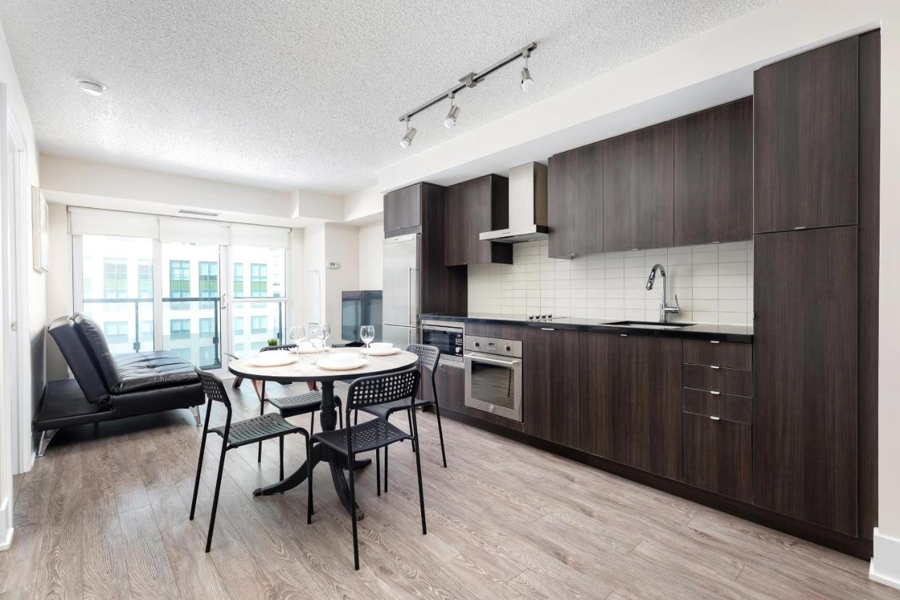 Across From The Cn Tower, Metro Toronto Convention Centre And Rogers Centre In Downtown Toronto Core Apartment Exterior photo