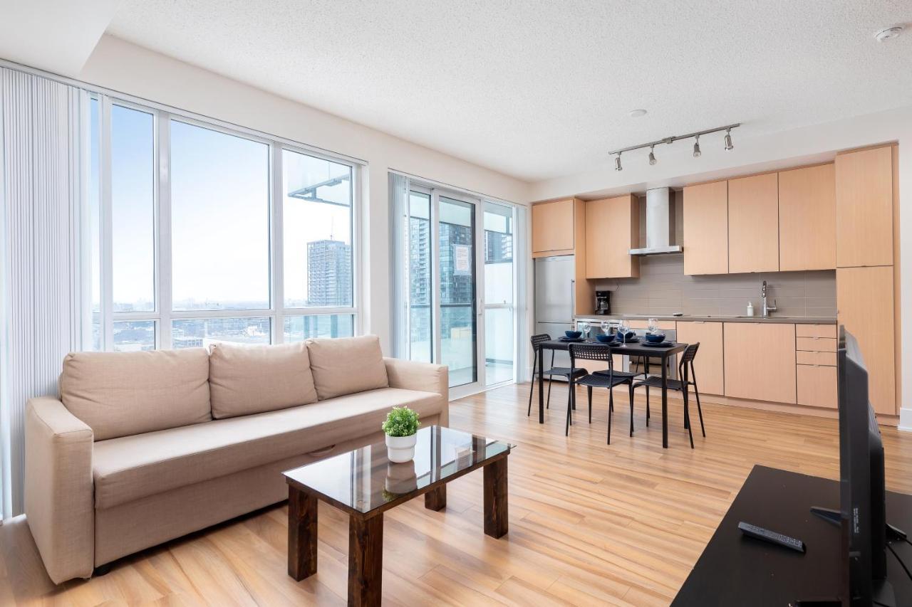 Across From The Cn Tower, Metro Toronto Convention Centre And Rogers Centre In Downtown Toronto Core Apartment Exterior photo