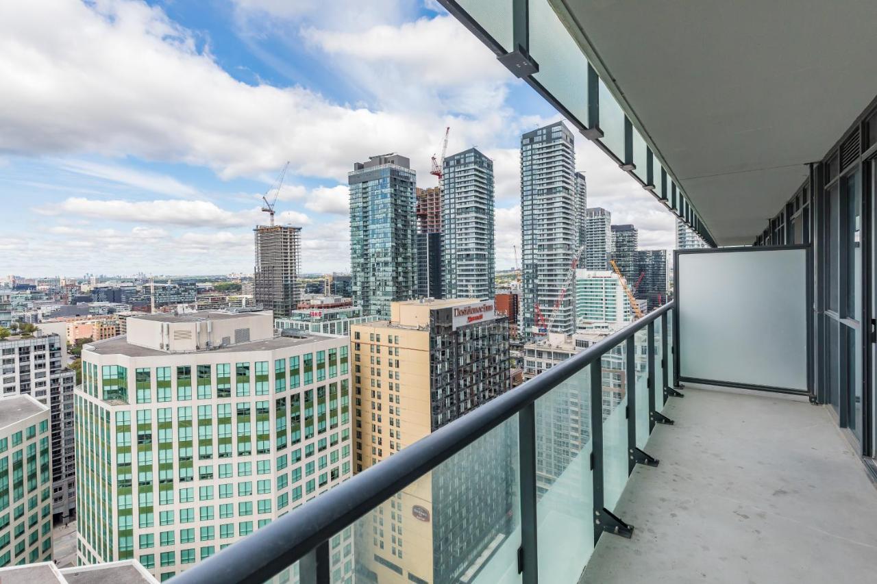 Across From The Cn Tower, Metro Toronto Convention Centre And Rogers Centre In Downtown Toronto Core Apartment Exterior photo