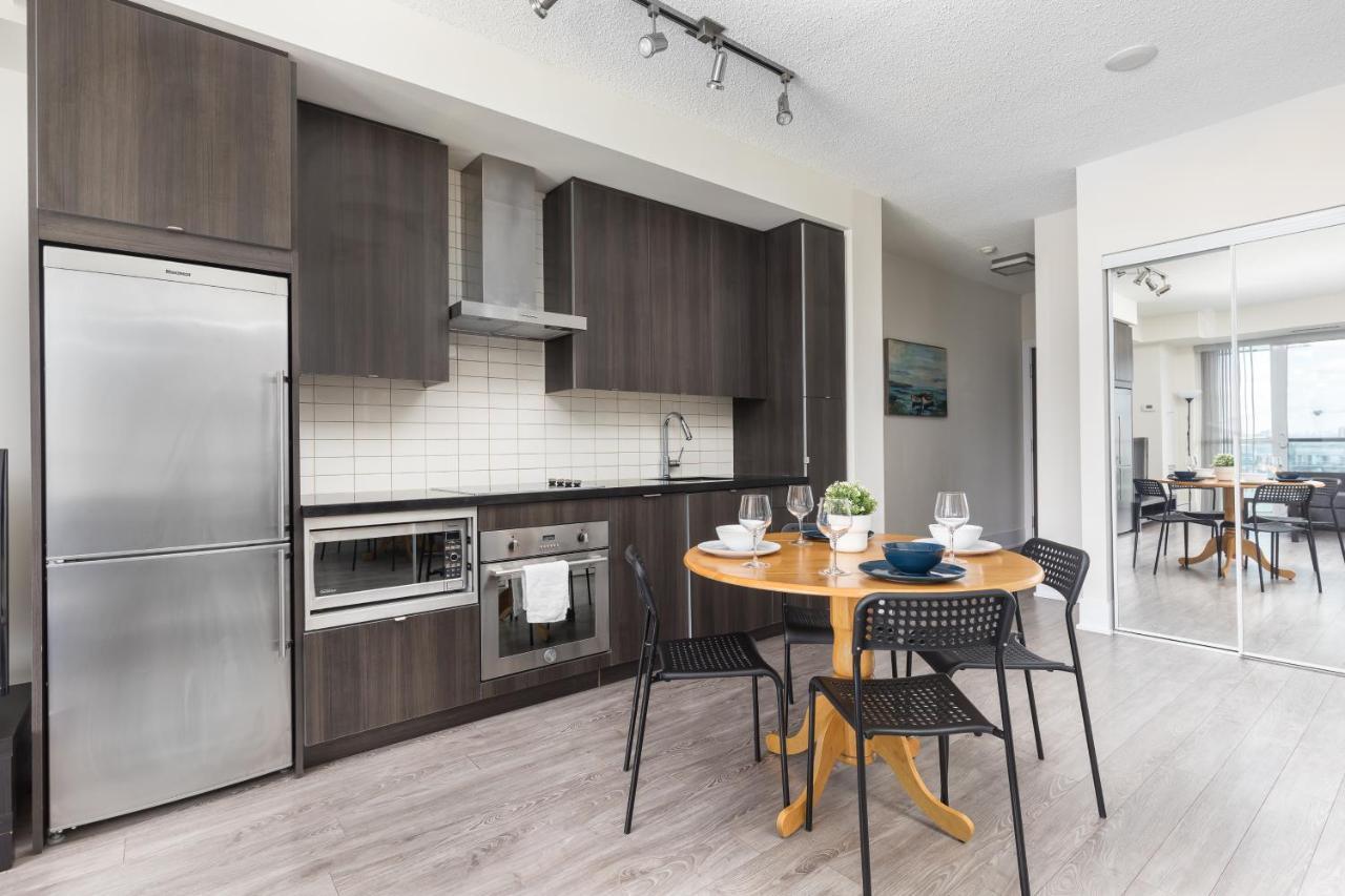 Across From The Cn Tower, Metro Toronto Convention Centre And Rogers Centre In Downtown Toronto Core Apartment Exterior photo