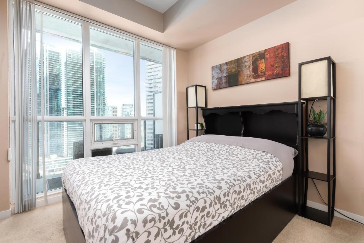 Across From The Cn Tower, Metro Toronto Convention Centre And Rogers Centre In Downtown Toronto Core Apartment Exterior photo