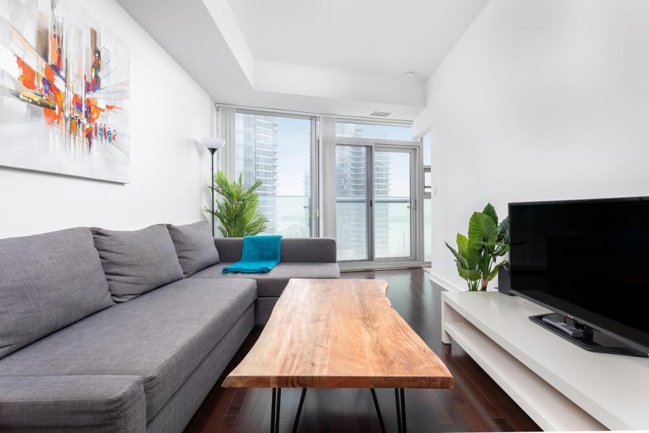 Across From The Cn Tower, Metro Toronto Convention Centre And Rogers Centre In Downtown Toronto Core Apartment Exterior photo