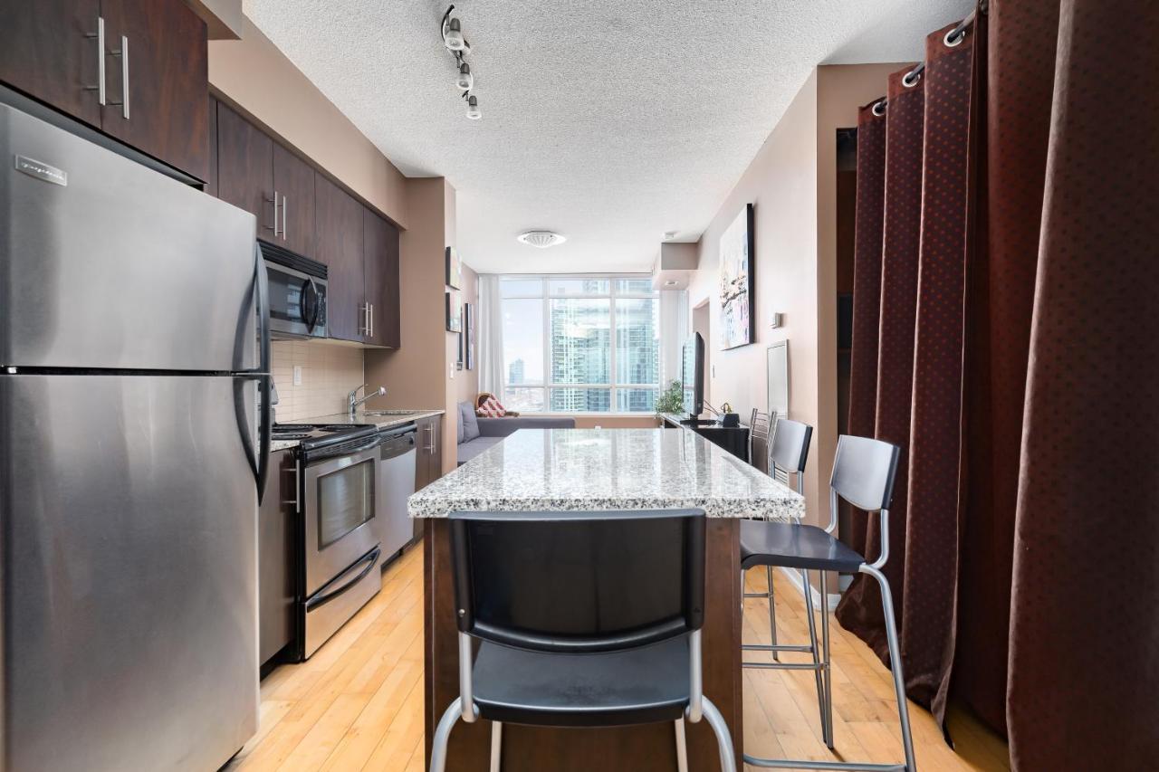 Across From The Cn Tower, Metro Toronto Convention Centre And Rogers Centre In Downtown Toronto Core Apartment Exterior photo