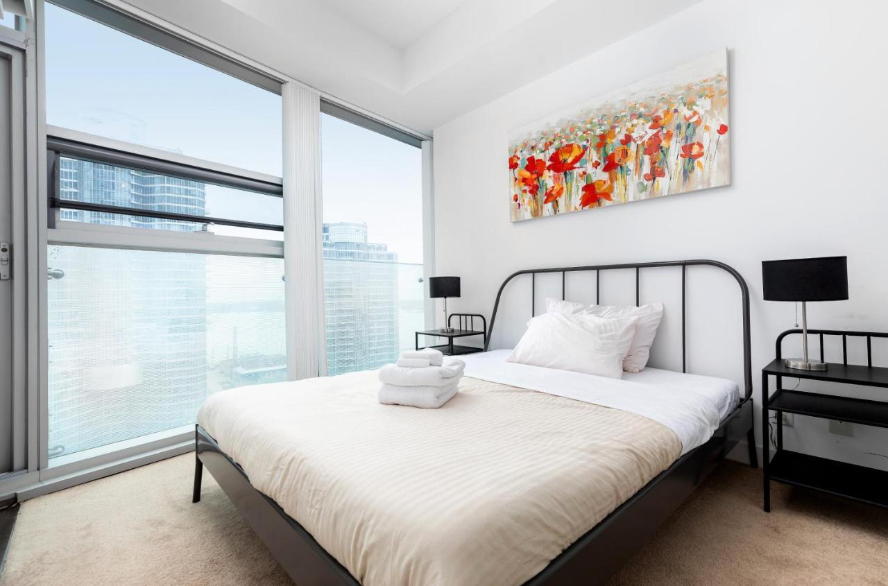 Across From The Cn Tower, Metro Toronto Convention Centre And Rogers Centre In Downtown Toronto Core Apartment Exterior photo