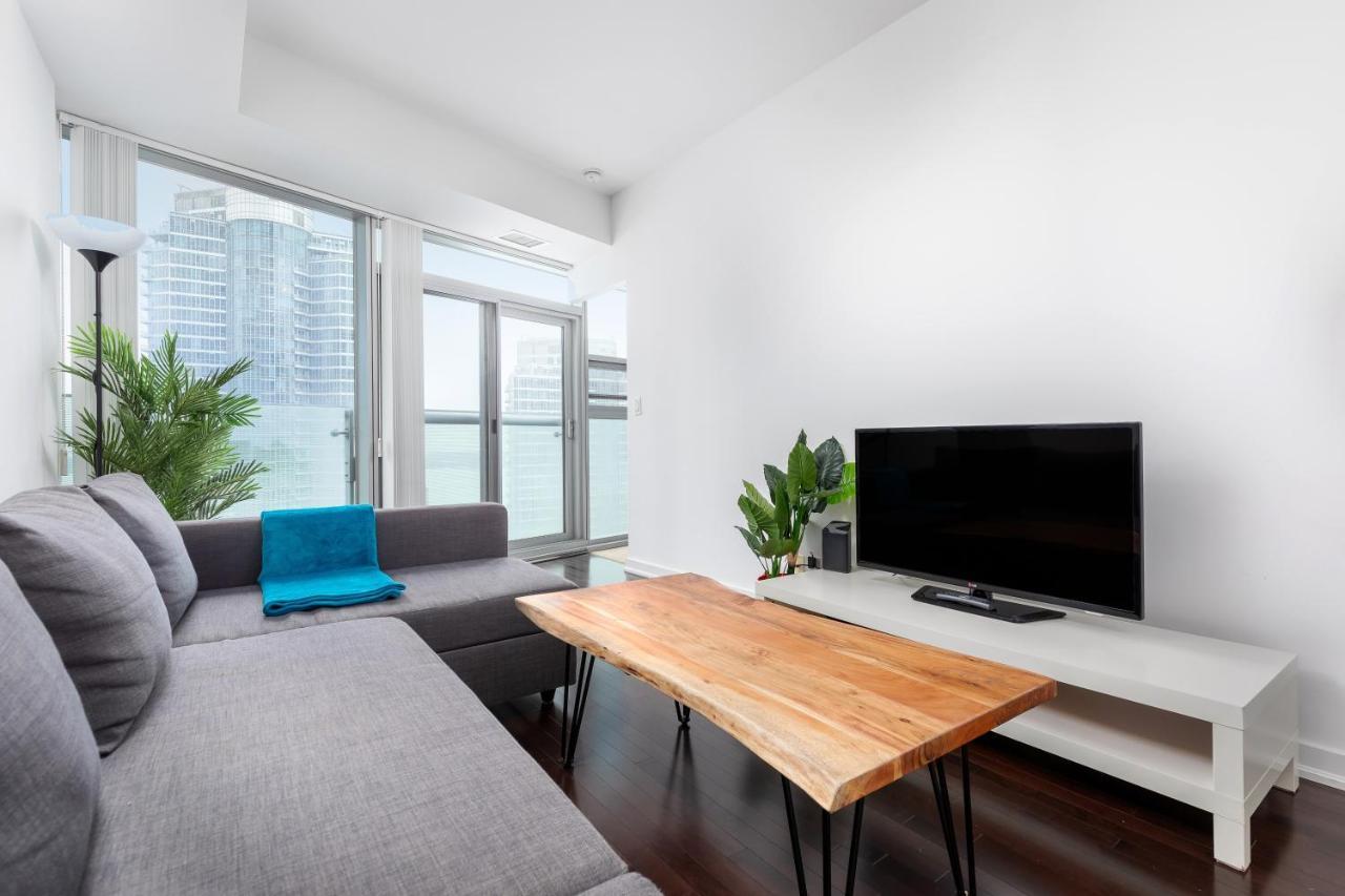 Across From The Cn Tower, Metro Toronto Convention Centre And Rogers Centre In Downtown Toronto Core Apartment Exterior photo