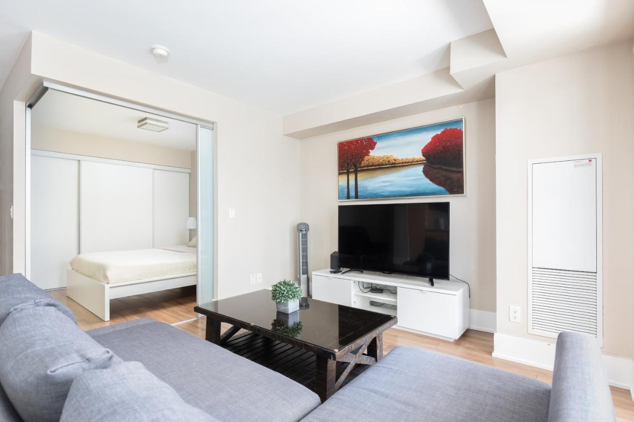 Across From The Cn Tower, Metro Toronto Convention Centre And Rogers Centre In Downtown Toronto Core Apartment Exterior photo