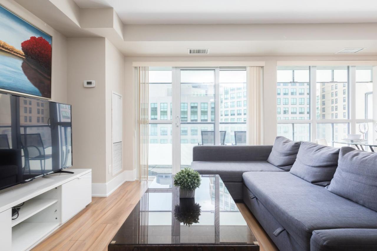 Across From The Cn Tower, Metro Toronto Convention Centre And Rogers Centre In Downtown Toronto Core Apartment Exterior photo
