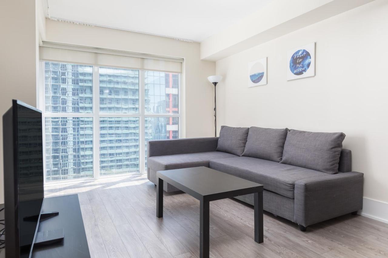 Across From The Cn Tower, Metro Toronto Convention Centre And Rogers Centre In Downtown Toronto Core Apartment Exterior photo