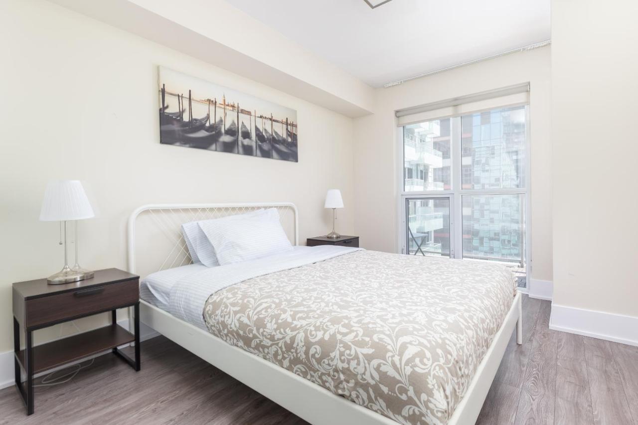 Across From The Cn Tower, Metro Toronto Convention Centre And Rogers Centre In Downtown Toronto Core Apartment Exterior photo
