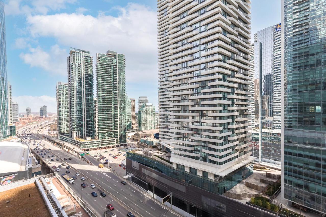 Across From The Cn Tower, Metro Toronto Convention Centre And Rogers Centre In Downtown Toronto Core Apartment Exterior photo
